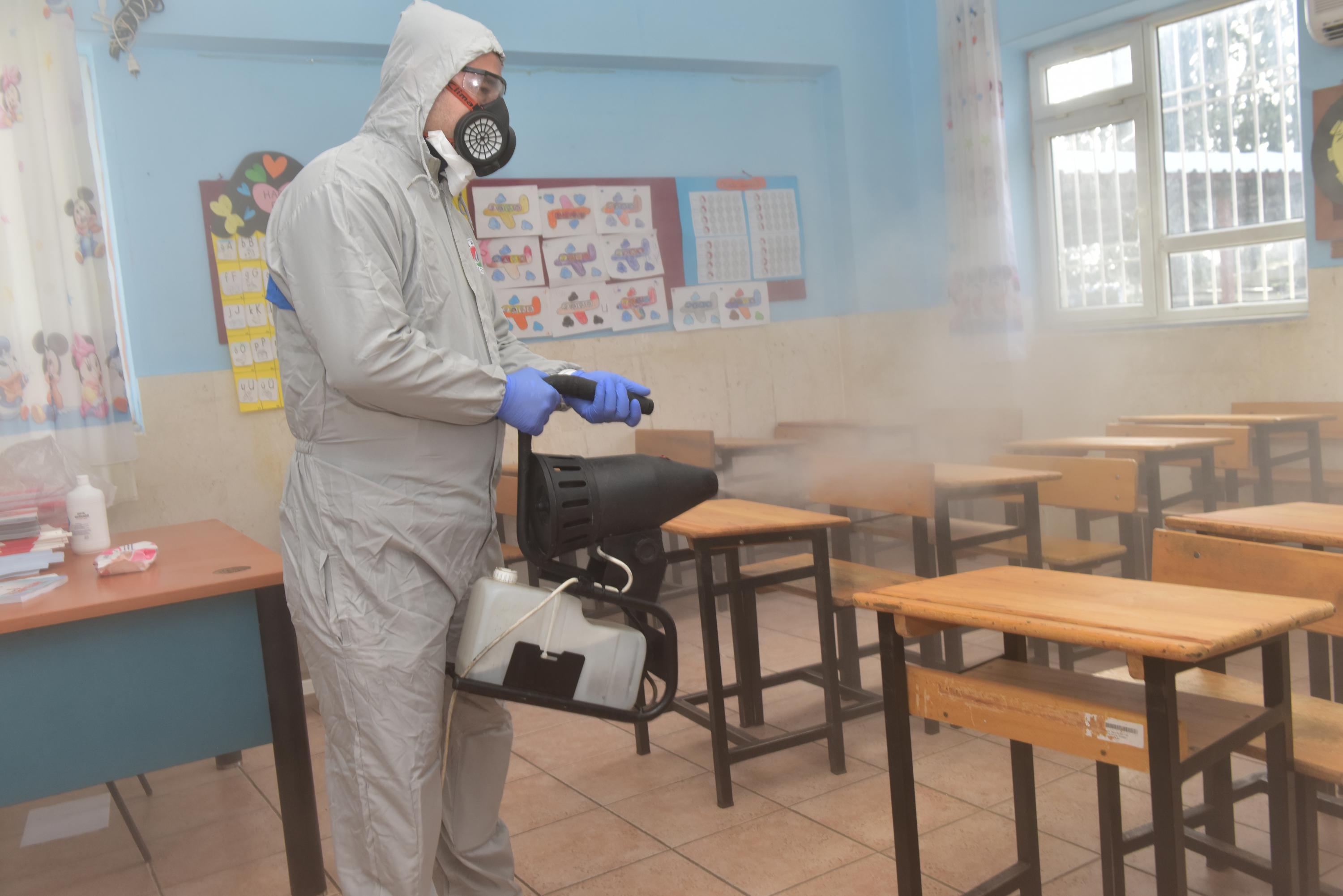 Kepez’de okullar öğrenciler için dezenfekte edildi