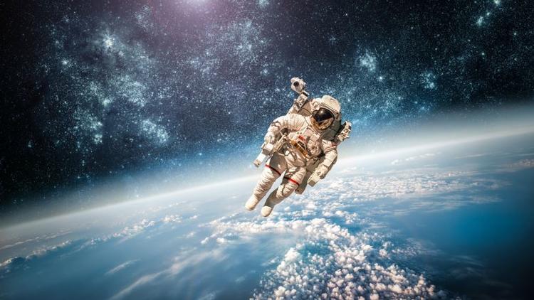 NASA, Ay'a kadın astronot çıkaracak