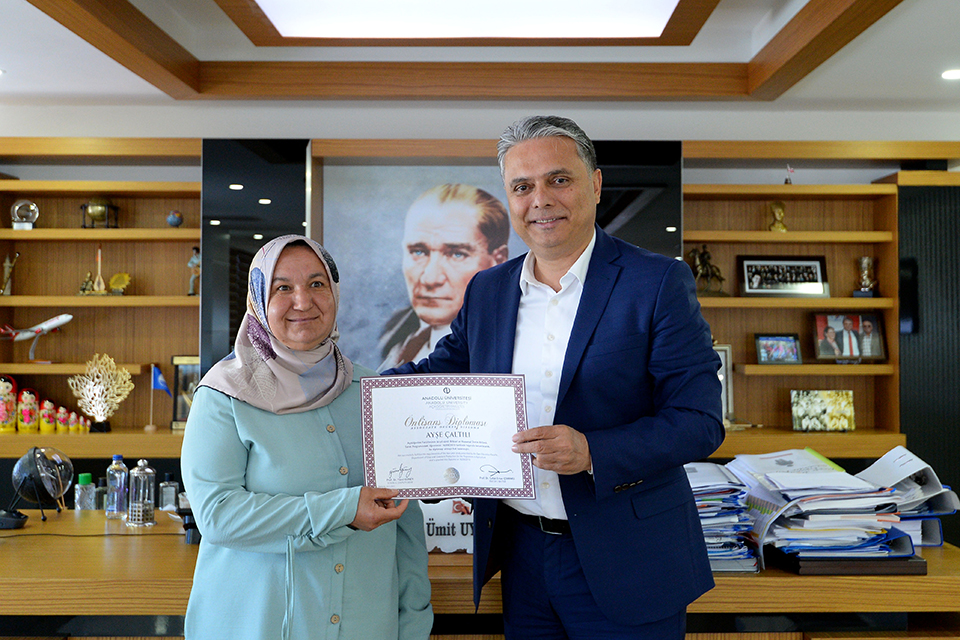 Diplomasına aldı, Başkan Uysal’ı ziyaret etti