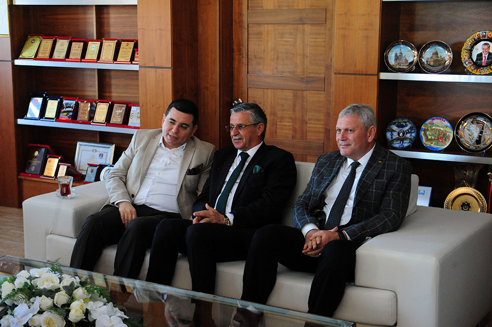 Tütüncü, Kemer Belediye Başkanı Topaloğlu'nu ziyaret etti