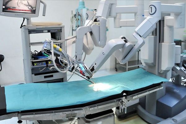 Kalpte robotik ameliyatlar açık cerrahiye son vermeye aday